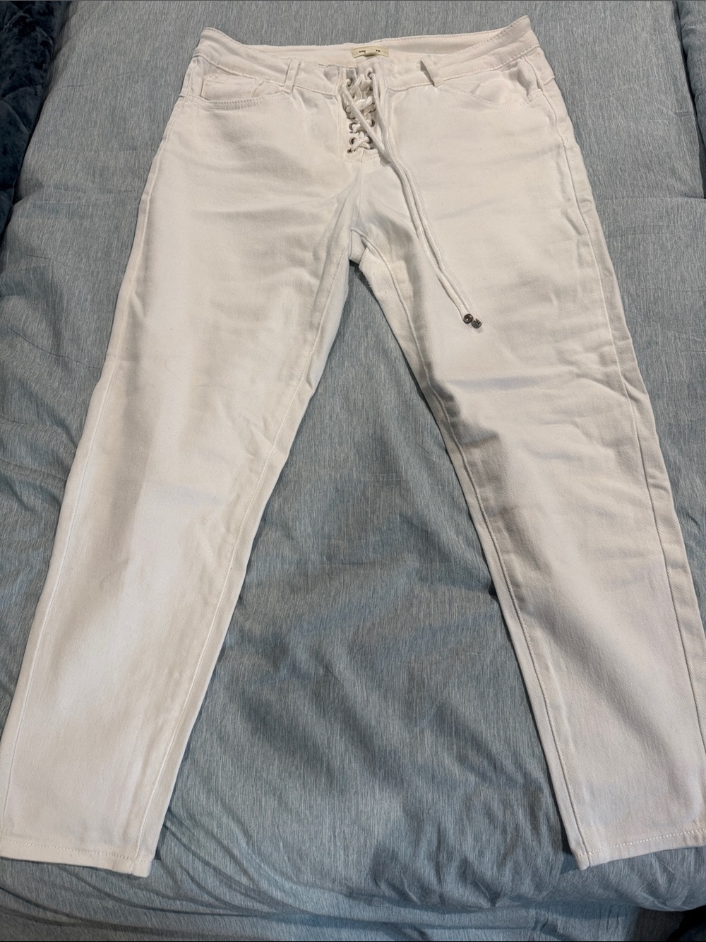 Max Studio size 31 Women’s Lace-Up White Jeans